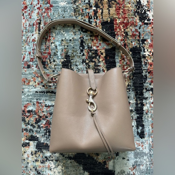 Rebecca minkoff convertible strap bucket bag